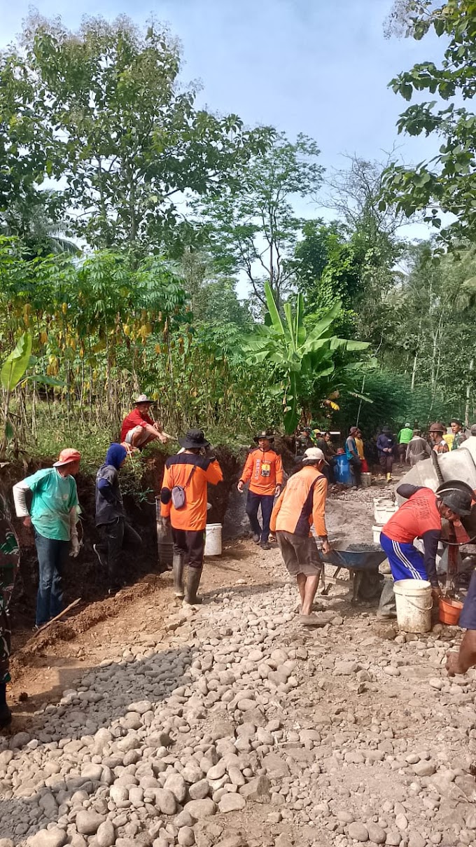 Senkom Kecamatan Jatipuro ikut berpartisipasi dalam kegiatan kerjabhakti Tentara Manunggal Membangun Desa tahap II TA 2024 KODIM 0727 / Karanganyar