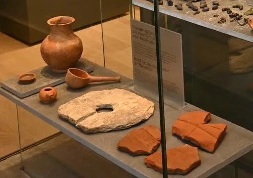 Ευρήματα από την ύπαιθρο της Κύθνου (αγροτική εγκατάσταση στη θέση «Μαϊστράλια», 4ος – 3ος αι. π.Χ.).