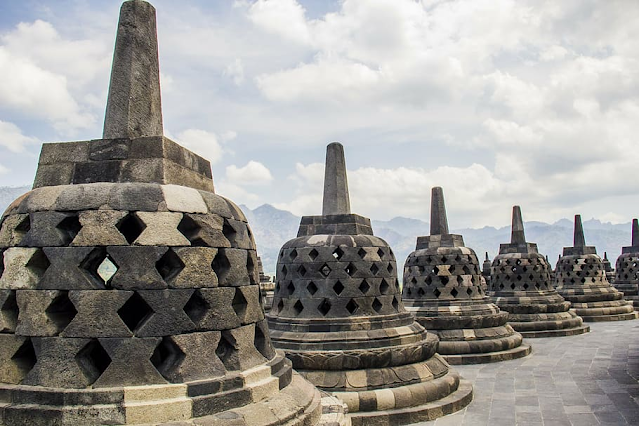 mengunjungi candi borobudur