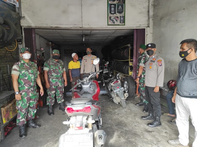 Ciptakan Situasi Kamtibmas, Polsek Lima Puluh Bersama TNI Melaksanakan Patroli Sinergitas 