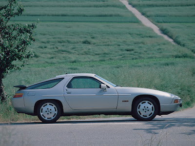 Porsche 928 front side