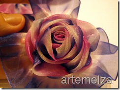 artemelza - flor de fita - rosa