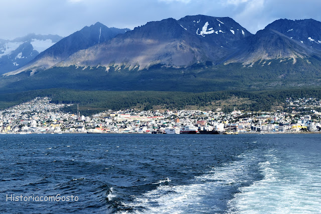  foto da baía de Ushuaia vista do mar 