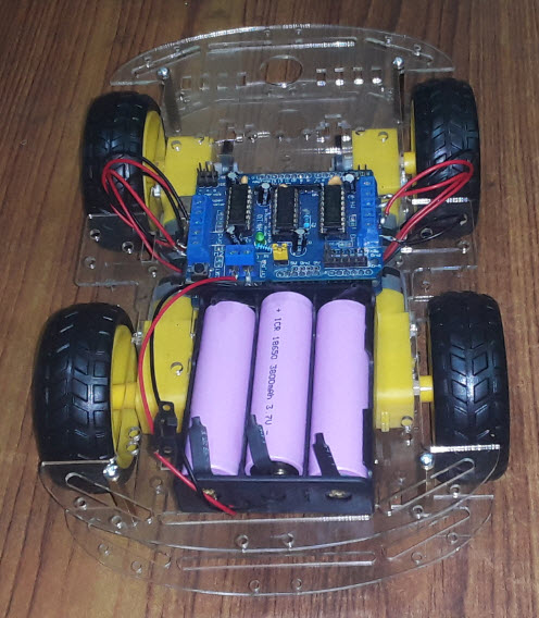 4 wheel car chasis with L293D motor shield and arduino