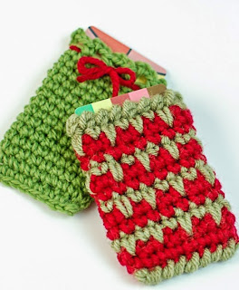 http://translate.google.es/translate?hl=es&sl=en&u=http://www.petalstopicots.com/2012/12/crochet-gift-card-holder-pattern/&prev=search