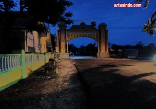 Jalan ke lokasi bendung gerak sembayat