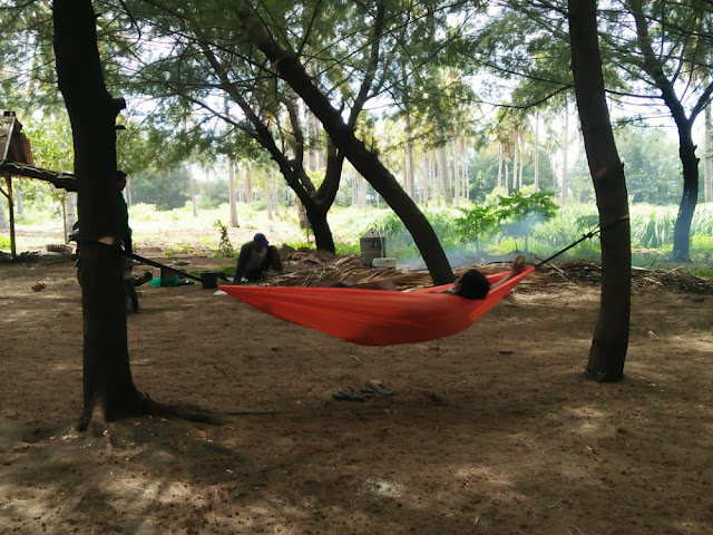 PANTAI FIRDAUS YANG MEMBIUS DI DUSUN BANONGAN YANG PENUH KENANGAN