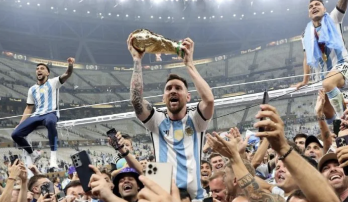 Messi levantó una falsa Copa del Mundo