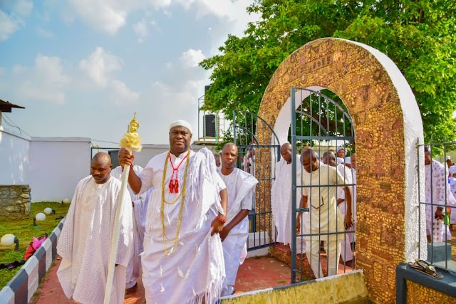 OONI CHARGES FG ON ECONOMIC RECOVERY PLAN AS HE REJOICES WITH CHRISTIANS, SAYS COVID-19 SECOND WAVE REAL