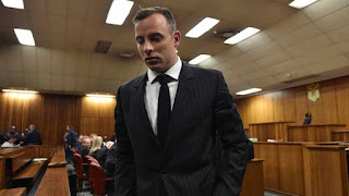 Af. of the South: Oscar Pistorius asks for his parole Oscar Pistorius has applied for parole ten years after the murder of his girlfriend Reeva Steenkamp.  Oscar Pistorius applied for parole.  The South African former Olympic runner is expected to attend a hearing on Friday to decide whether he is released from Atteridgeville Correctional Center in Pretoria ten years after killing his girlfriend Reeva Steenkamp. He had shot her several times through the bathroom door of her home on February 14, 2013 .  Parents of the victim who oppose Pistorius' release will be allowed to address the parole board at the hearing. The intervention of a victim's relatives is one of the many factors taken into account.  “The behavior of the offender is the most important consideration for the commission. It is evident that throughout the time the offender is imprisoned, his conduct is closely scrutinized by those in charge of the prison administration. The parole board will consider whether the offender has behaved well while incarcerated, whether he has attended life skills courses, whether he has participated in educational activities. it is up to the commission to determine whether or not he can be granted parole,” explained Neo Mashele, legal expert.   In Johannesburg, feelings are mixed over Pistorius' possible parole on Friday.  "I believe people deserve a second chance. If he's served his time and learned his lesson, then yes, he can get out. I know there's a lot of healing to be done for a lot of people, but I think it's also his chance to come back to society." explained_Johannesburg resident Nomzamo Maxheke.   "I think it's still a bit too soon, given the amount of evidence against him and..., the amount of time someone would normally serve for murder. I think it's still a bit fast for him to come out, but I mean, I hope it's all good no matter what." said Johannesburg resident Hugh Green-Thompson.  Pistorius, who is now 36, was eventually sentenced after multiple appeals to 13 years and five months in prison for murder in 2017.  The former athlete has been seeking parole since 2021 , but a hearing scheduled for that year was canceled in part because he had yet to meet Barry and June Steenkamp in a process known as the name of dialogue between the victim and the aggressor. This dialogue is compulsory in South Africa - if the victims or their families so wish - before an offender can be granted conditional release.