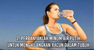 Perbanyaklah minum air putih untuk Menghilangkan Racun Dalam Tubuh