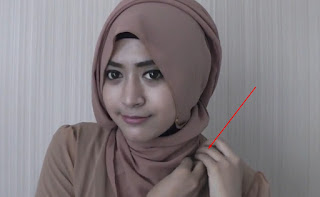 Cara Memakai Jilbab Panjang semi Formal Ala Natasha Farani