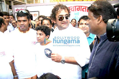 Mahesh Manjrekar seeks blessing at Siddhivinayak for his film City of Gold photo