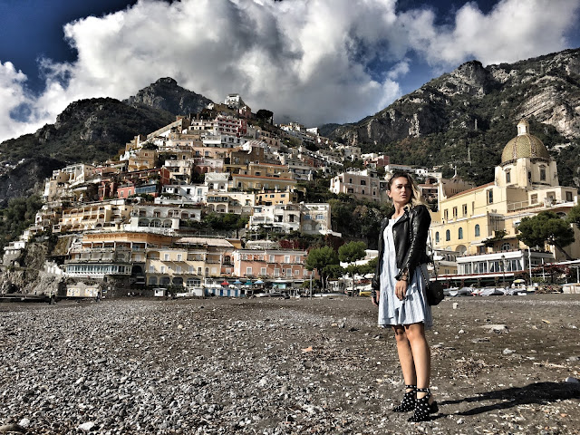 Positano, Amalfi Coast, roadtrip italy, Dolce&Gabbana, dolce and gabbana, summer outfit, travel italy, italian destination, canadian fashion blogger, how to wear high waist pants, what to wear in positano, streetstyle italy, best canadian fashion blogger