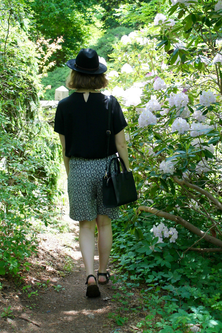 Black and grey simple chic summer look #fashion