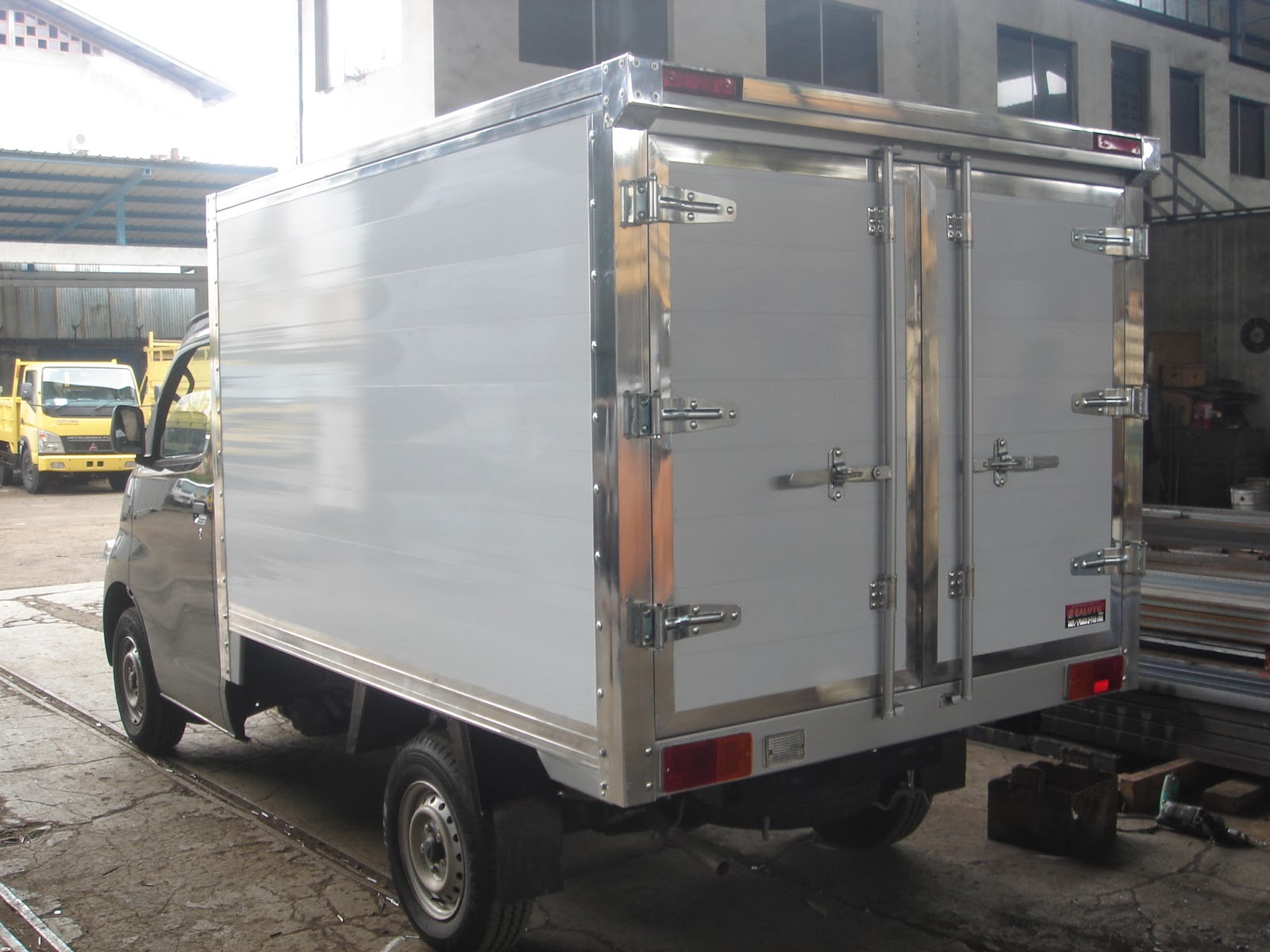 SALUYU KAROSERI Full Box Aluminium Standard Tanpa Pintu 