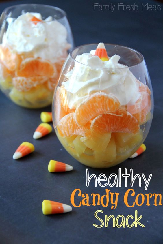 Candy corn fruit parfait / 26 Healthy Halloween Snack Hacks #dessert