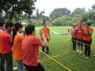 Paket outbound Team building untuk meningkatkan kerjasama yang solid