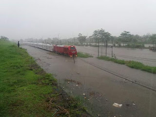 ditjenperkeretaapian bahwa ada jalur kereta api yg terendam sampai ketinggian  Curah Hujan Tinggi , Jalur Kereta Api Tanggulangin-Porong Terendam Hingga 39cm