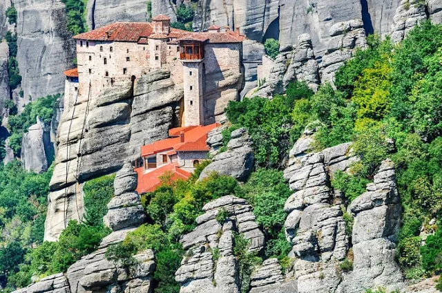 Độc đáo tu viện Meteora lơ lửng trên núi tại Hy Lạp