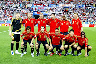 Selección de ESPAÑA - Temporada 2007-08 - Casillas, Marchena, Sergio Ramos, Capdevila, Marcos Senna y Fernando Torres; Silva, Iniesta, Xavi, Cesc Fábregas y Puyol - ALEMANIA 0, ESPAÑA 1 (Fernando Torres) - 29/06/2008 - Eurocopa 2008, Final - Viena estadio Ernst Happel - Alineación:  Casillas; Sergio Ramos, Puyol, Marchena, Capdevila; Marcos Senna; Iniesta, Xavi, Cesc (Xabi Alonso, 63'), Silva (Cazorla, 66'); Fernando Torres (Dani Güiza, 78') - ESPAÑA SE PROCLAMA CAMPEONA DE EUROPA POR 2ª VEZ EN LA HISTORIA