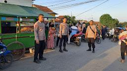 Polsek Sukagumiwang Jaga Keamanan Bulan Ramadhan Dengan Patroli Ngabuburit