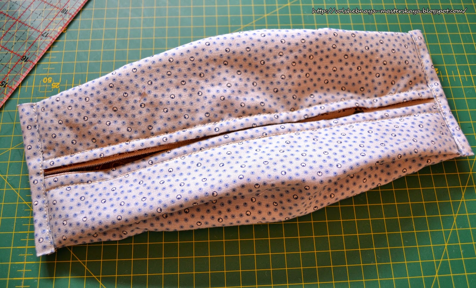 Cosmetic bag with openwork zipper. Tutorial