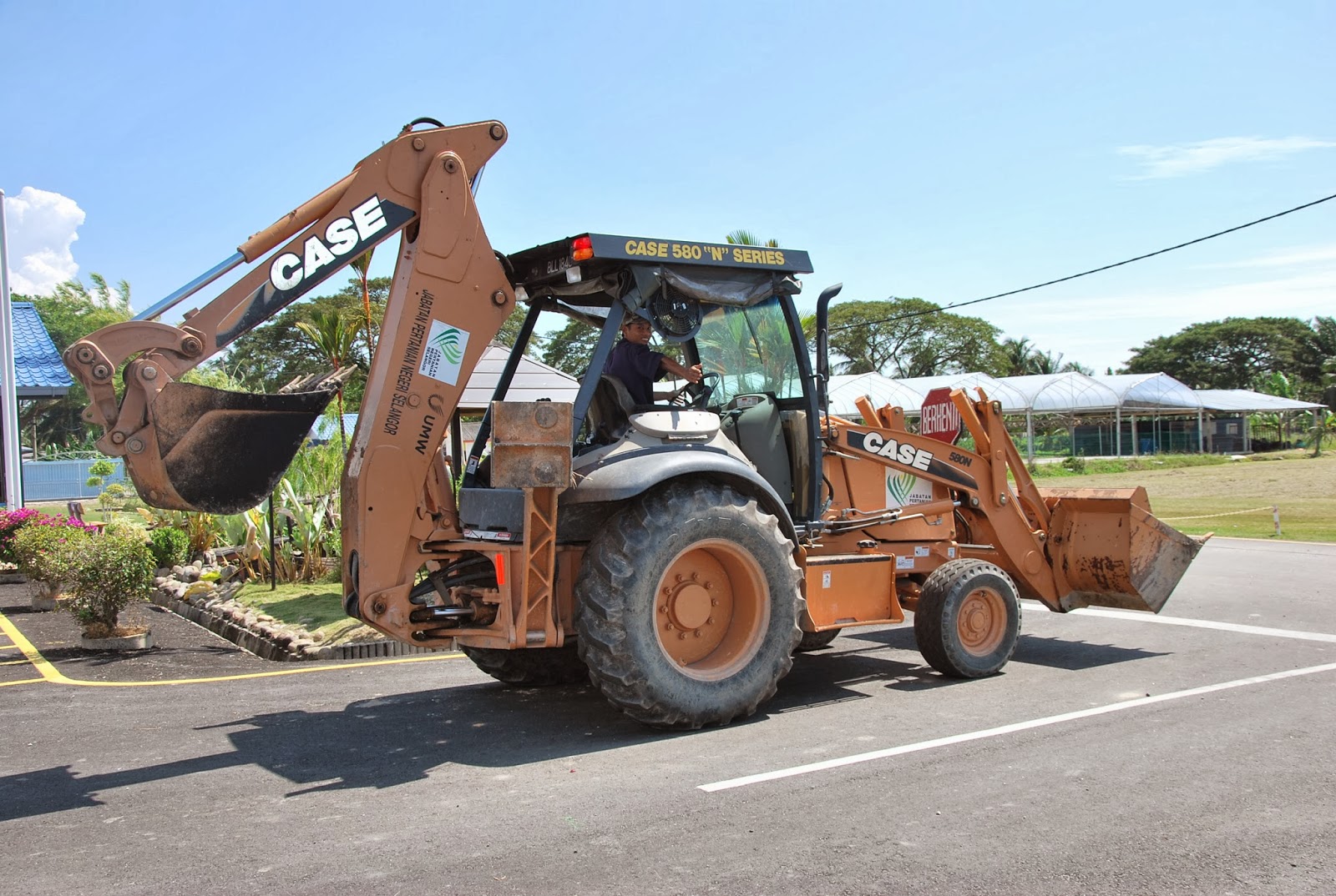 Pengambilan 78 menjalani ujian memandu "backhoe loader 