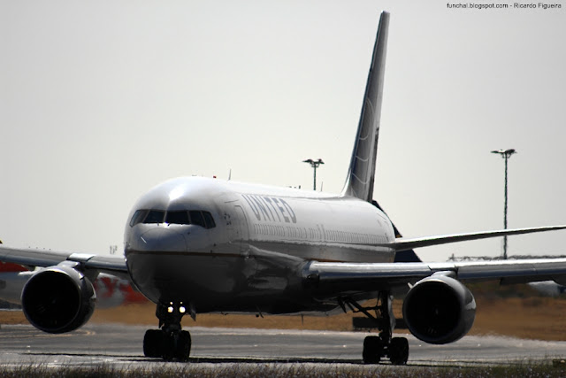 UNITED AIRLINES - AEROPORTO DE LISBOA - N673UA - BOEING 767