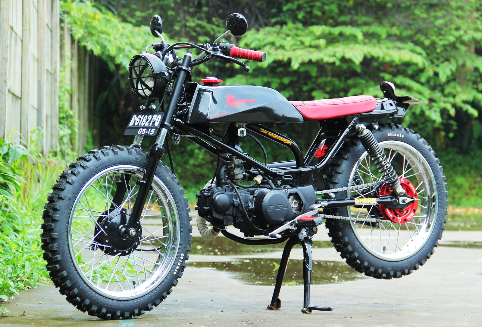 Modifikasi Honda Win  100  1989 Keren ala Brattracker