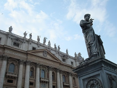 st peter statue, holding keys, vatican, st peters basilica