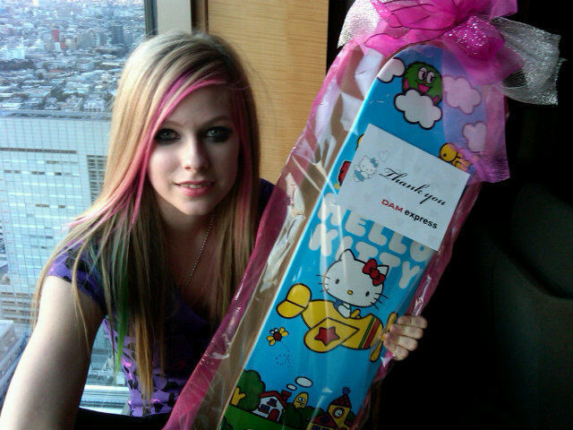 Avril Lavigne celebrating the Hello Kitty way YAY lol