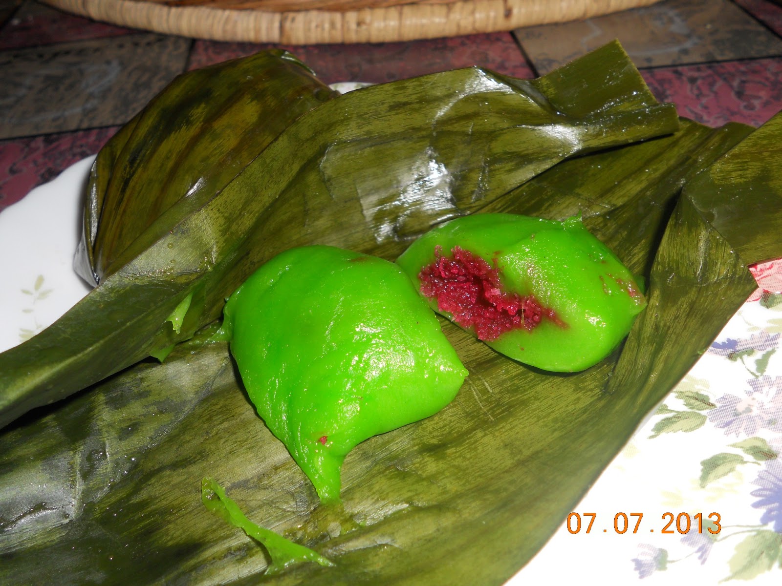 Cempaka Biru: Kuih Koci Hijau Berinti Kelapa Merah