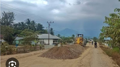 Pengaspalan Jalan Ruas Momunu - Air Terang Buol Tahun 2022/2024,  Diduga Gunakan Meterial Tak  Berkualitas 