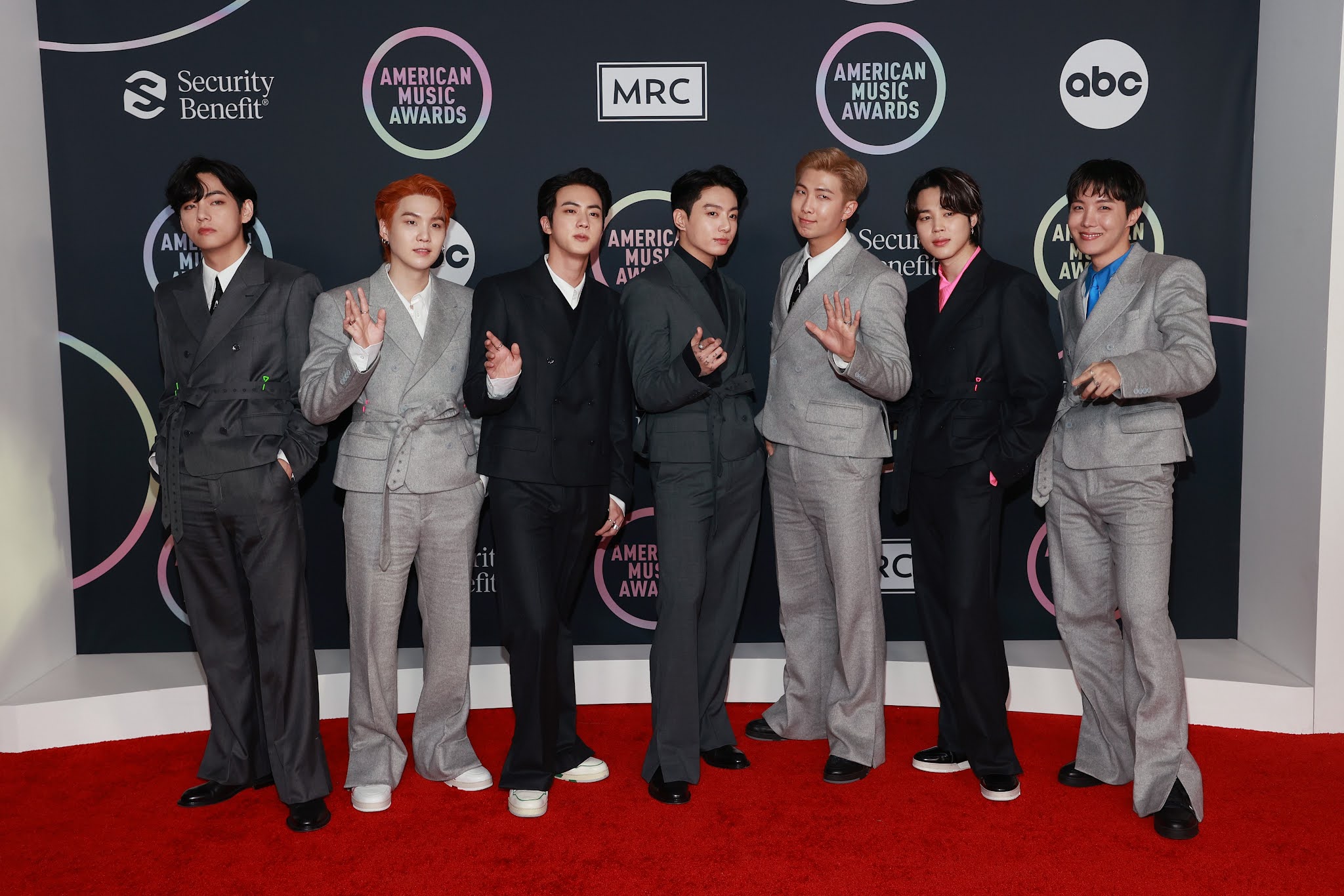 Los trajes de BTS en los AMAs rinden homenaje al estilo coreano