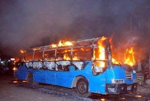 রাজধানীতে বিজিবি মোতায়েন, পল্টনে বাসে আগুন