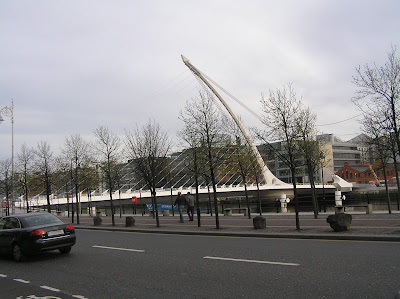 Calatrava or Lira Bridge in Liffey River / Author: E.V.Pita / http://evpita.blogspot.com