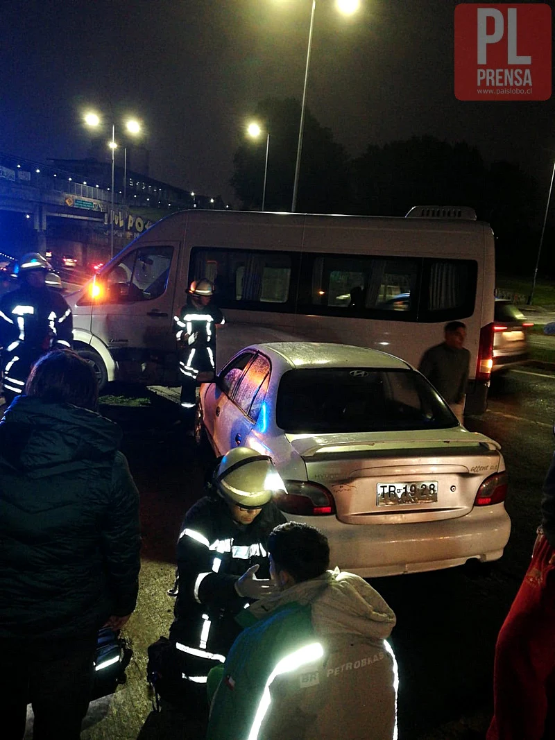 Colisión entre furgón y automóvil en Osorno deja una persona herida