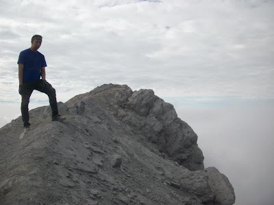 Mendaki Gunung Merapi-Menikmati Sunrise Dari Atap Yogyakarta, kawah merapi, jalur merapi