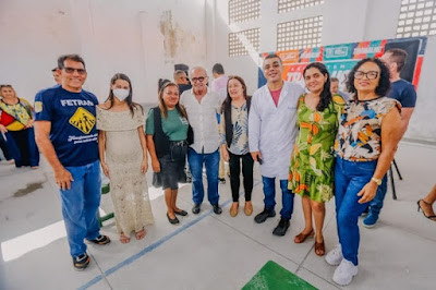 Cícero Lucena assina ordem de serviço para reestruturação de escola no bairro do Geisel