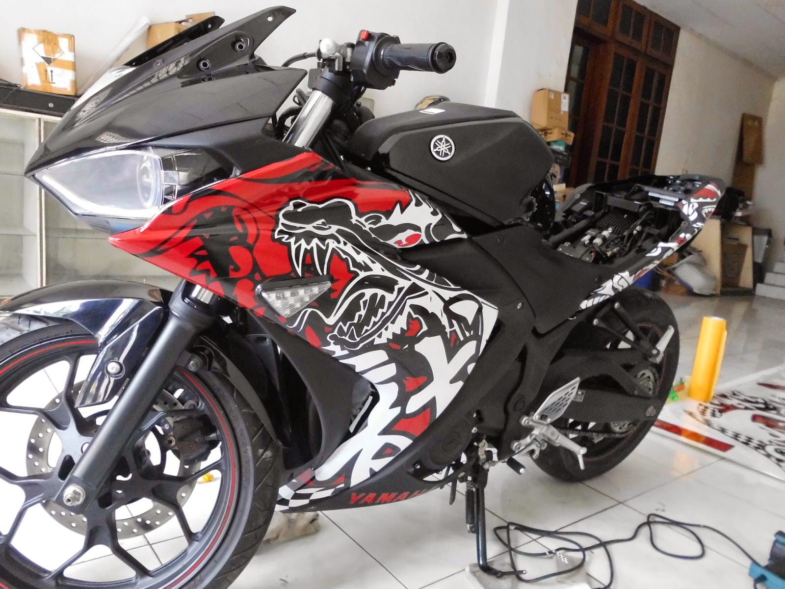 Kumpulan Gambar Stiker Keren Buat Motor Terlengkap Dinding Motor