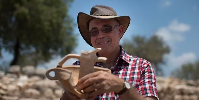 O Iσραηλινός αρχαιολόγος, Γιόζεφ Γκαρφίνκελ
