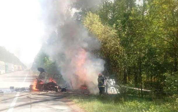 У Житомирській області ДТП з пожежею: загинули троє