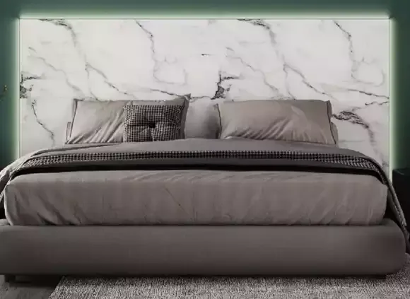 Cabeceira de cama com LED e vidro impresso em Mármore Carrara