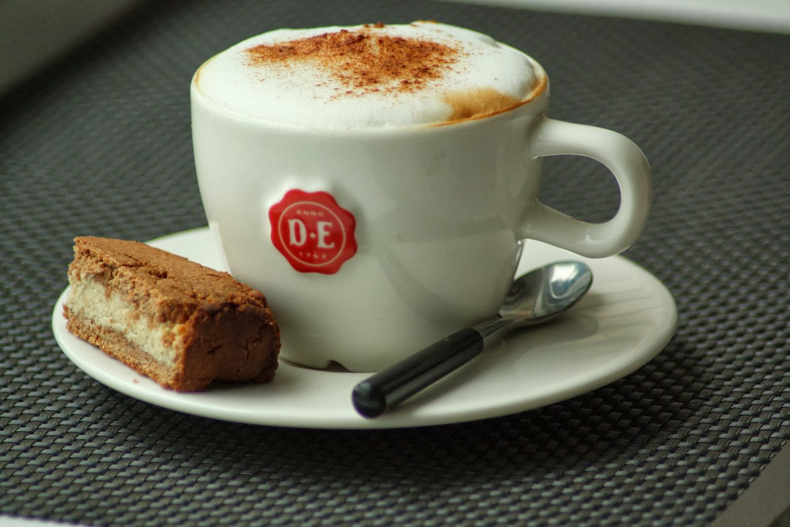 Koffie met gevulde speculaas