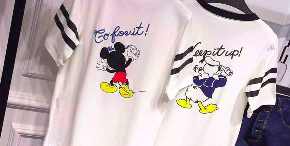 ディズニー ミッキー ドナルド後ろ姿tシャツ ペアルックにおすすめ ディズニーグッズカタログ