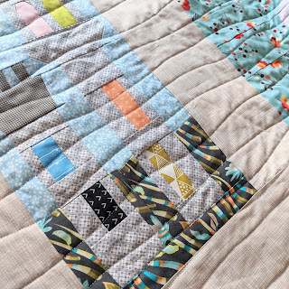 wavy line stitch quilting detail on castle quilt block