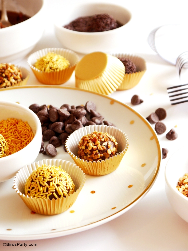 Pumpkin Spice Brazilian Brigadeiro Truffles - easy, delicious treats with all the flavors of pumpkin pie - perfect for Halloween or Thanksgiving! by BirdsParty.com @BirdsParty #pumpkin #pmpkinspice #pumpkinpie #pumpkintruffles #pumpkinrecipes #pumpkindessert #truffles #halloweenrecipes #thaksgivingrecipes #halloweendessert #brigadeiro #brazilian