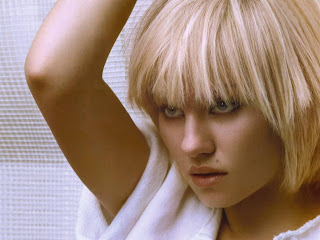 Free wallpapers without watermarks of Elisha Cuthbert at Fullwalls.blogspot.com