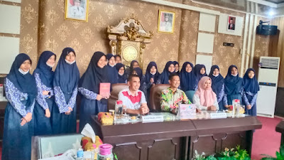 Siswa Siswi SMP Negeri 01 Blambangan Umpu Adakan Kunjungan ke Sekretariat DPRD Komisi IV